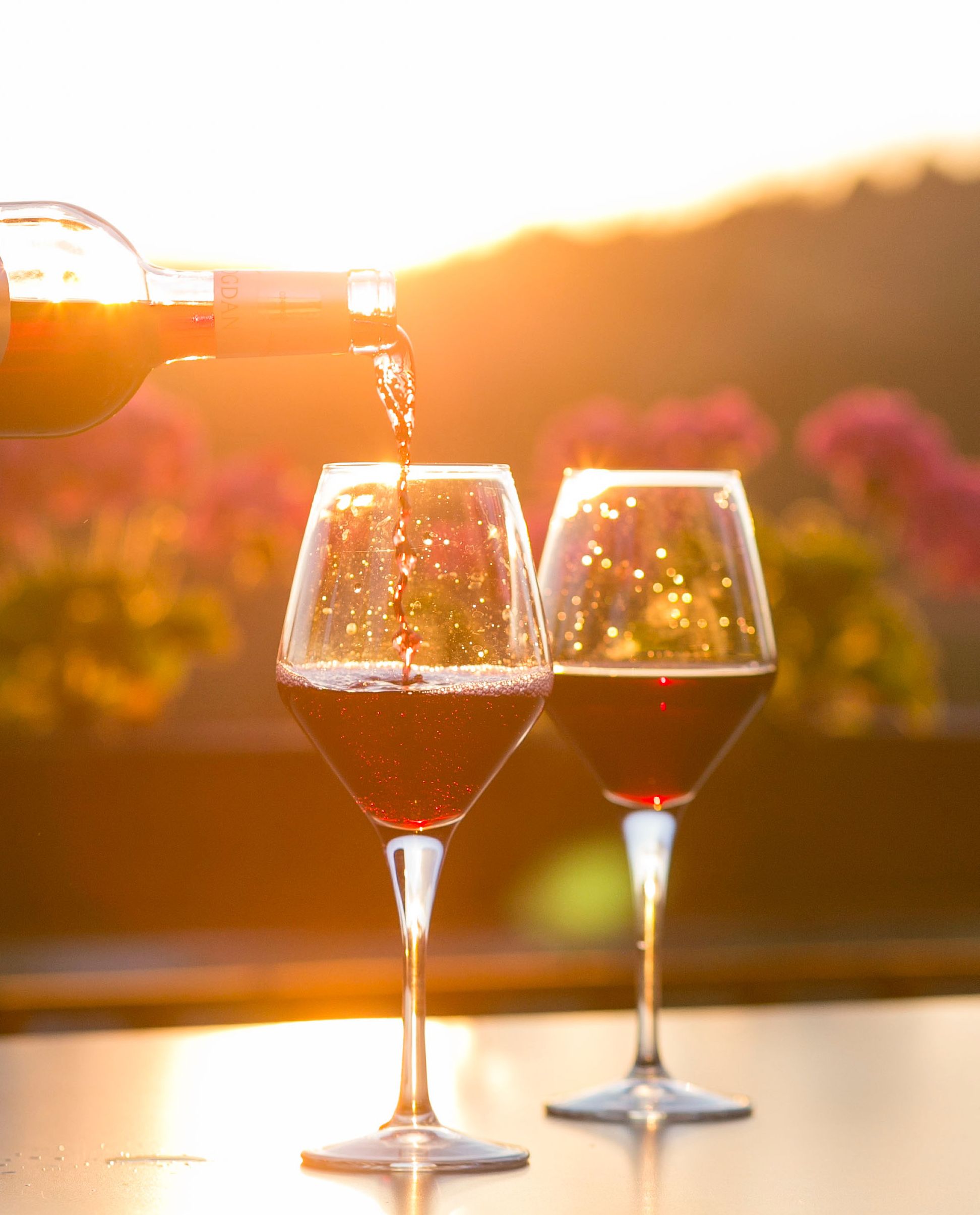 servir copas de vino