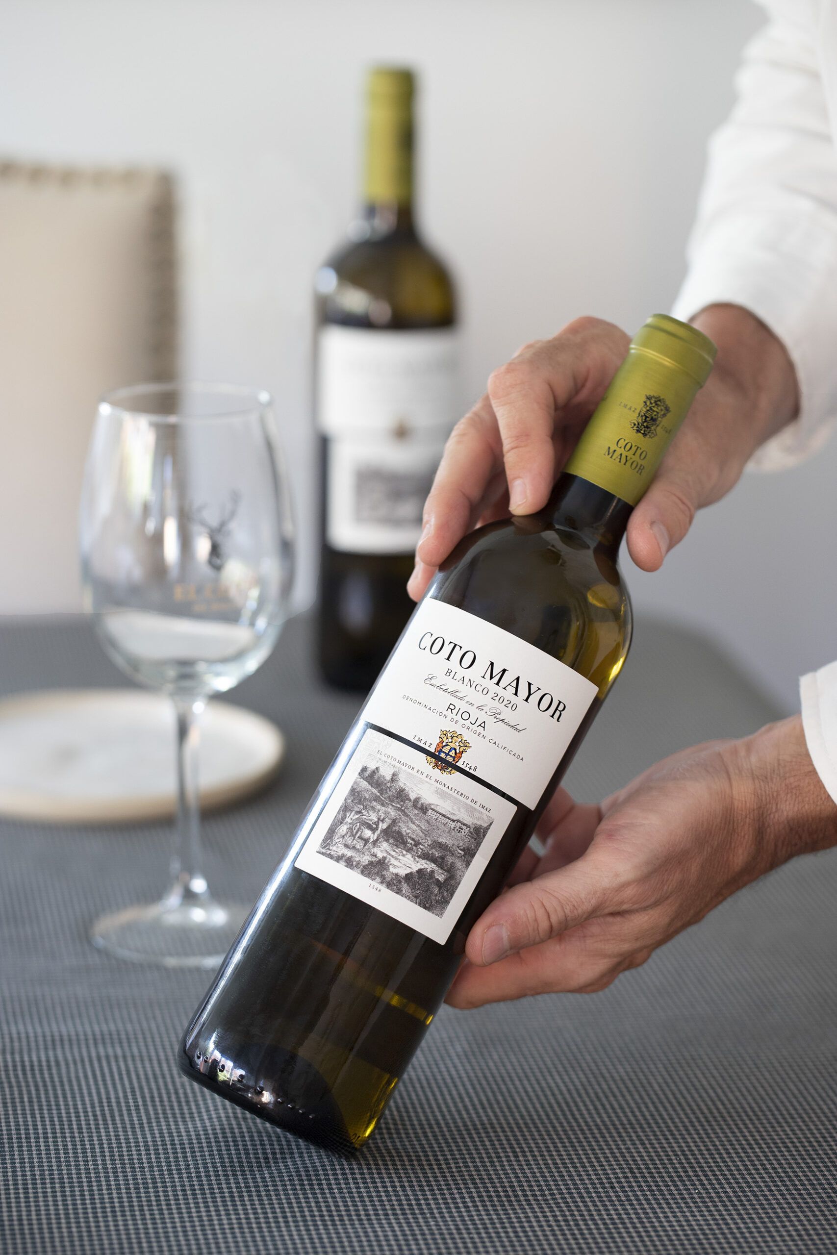 Etiqueta delantera vino