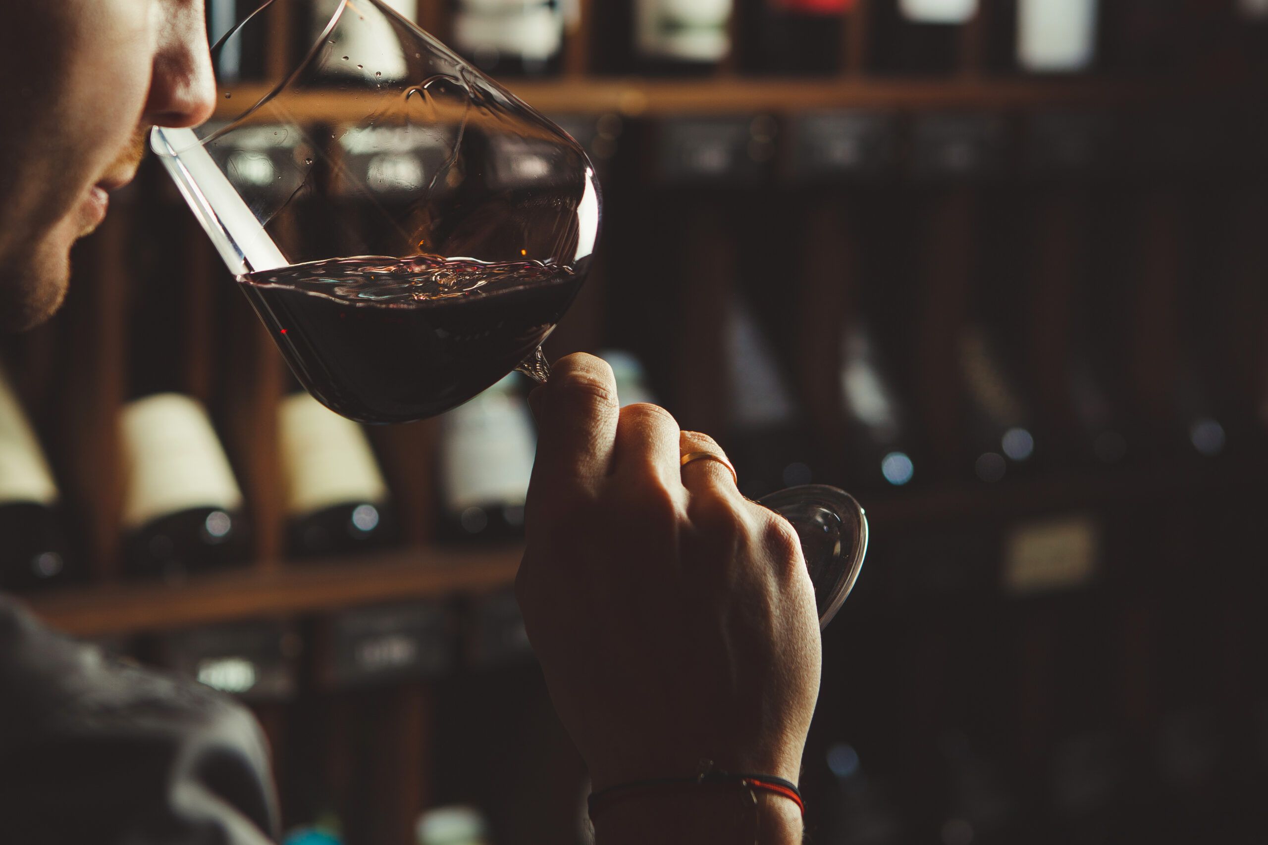 10 cosas que no deberías hacer con el vino