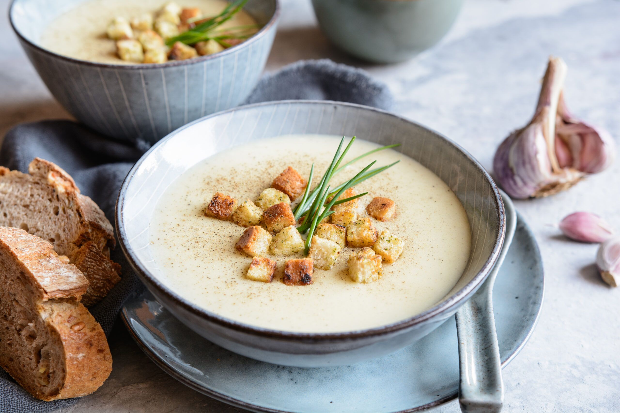 Sopa de ajo maridada con El Coto Crianza Ecológico